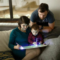 Tableau magique de dessin avec la lumière pour enfant